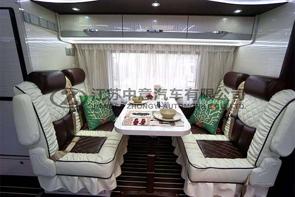 中意SZY5045XLJN2欧胜双拓展自动挡依维柯C型房车