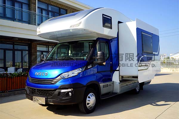 中意SZY5045XLJ进口自动挡双拓展依维柯C型房车