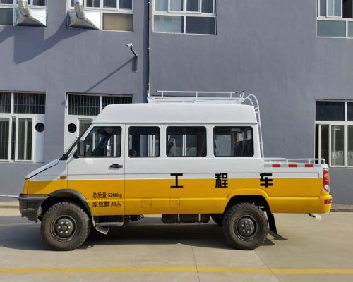 越野工程车