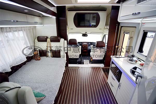 中意SZY5045XLJN2欧胜双拓展自动挡依维柯C型房车
